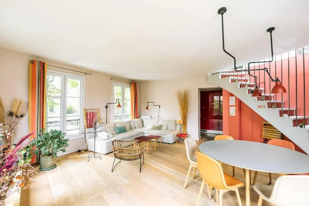 Duplex Lumineux 90 M2 Avec Terrasse * Paris